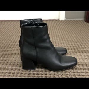 Steve Madden black leather boots. Size 6